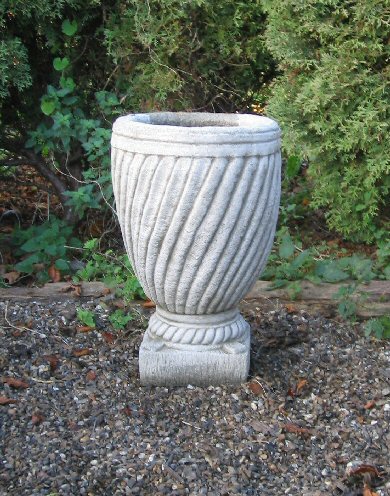 KUV24 Tuscan Vase